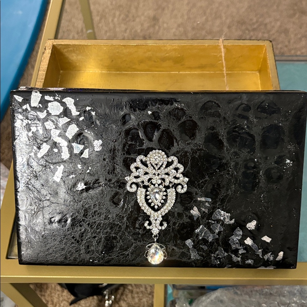 Elegant Black Jewelry Box with Silver Accents - Picture 7 of 8